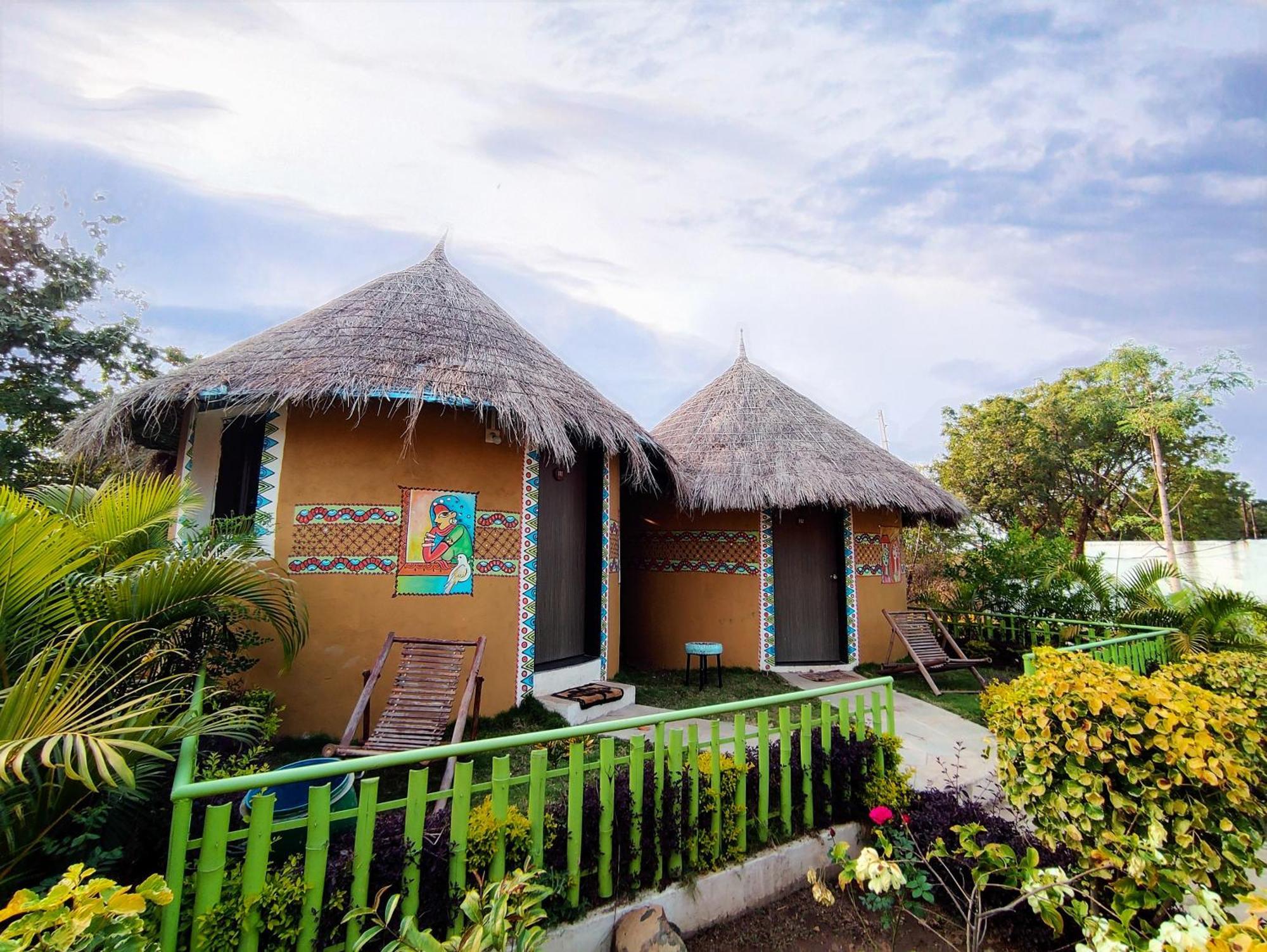 Van Vagdo Resort Rajpipla Buitenkant foto