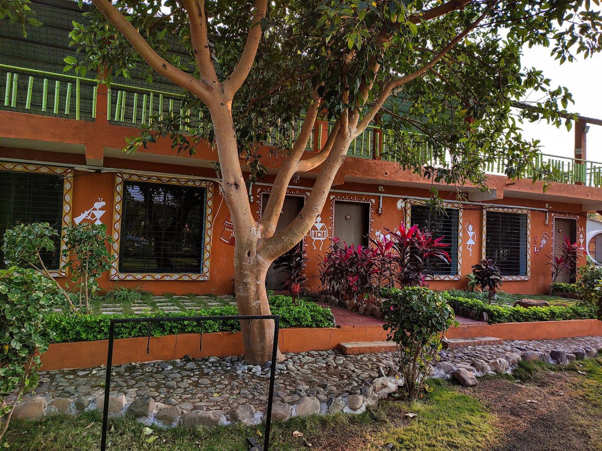 Van Vagdo Resort Rajpipla Buitenkant foto