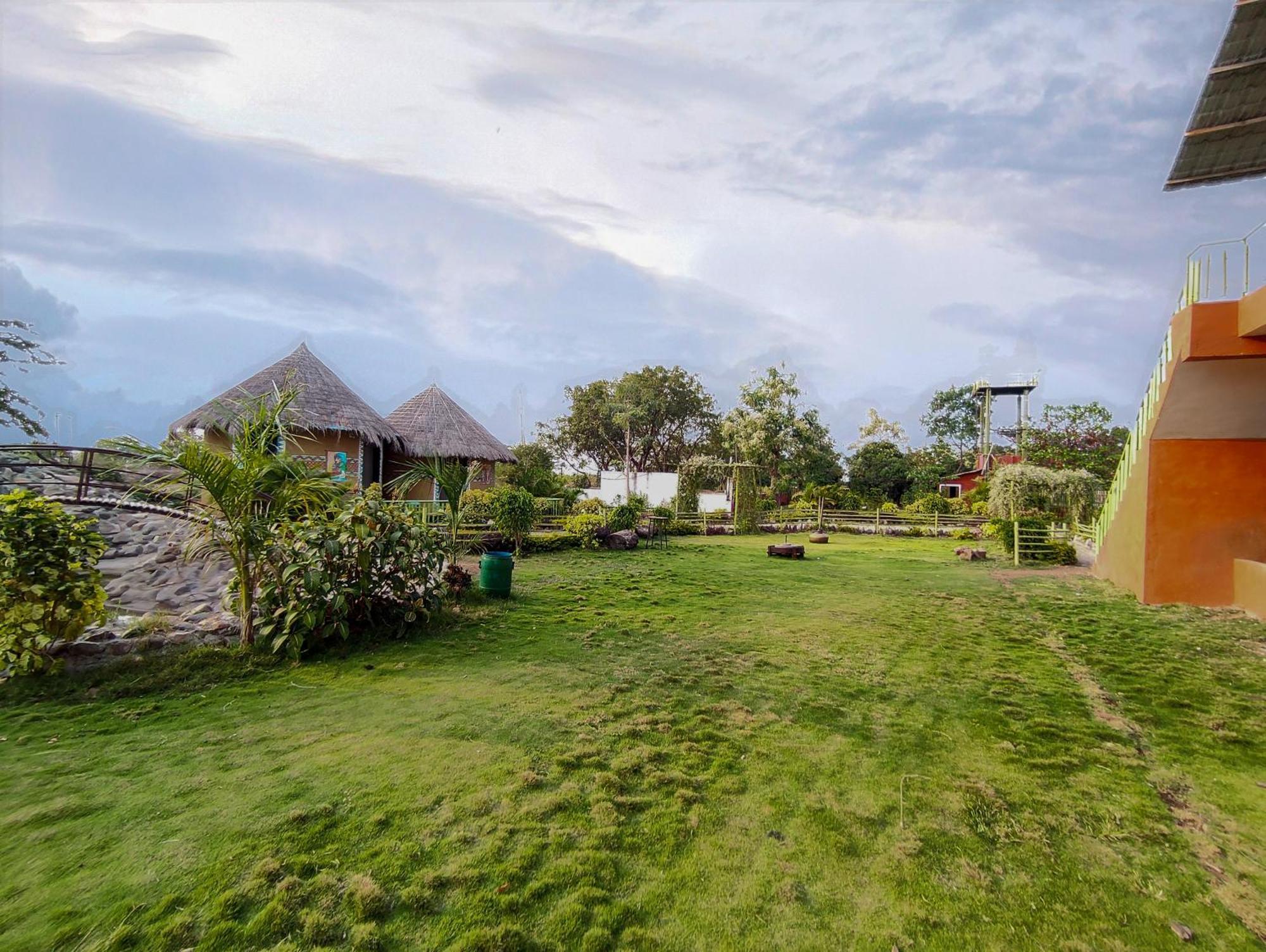Van Vagdo Resort Rajpipla Buitenkant foto