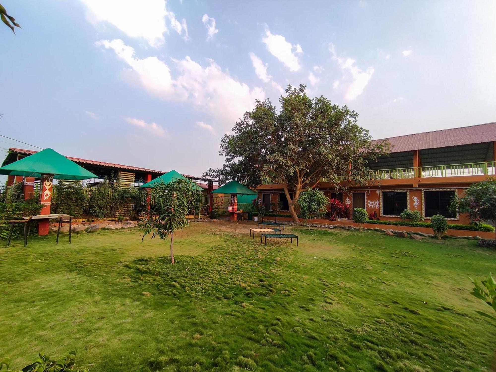 Van Vagdo Resort Rajpipla Buitenkant foto