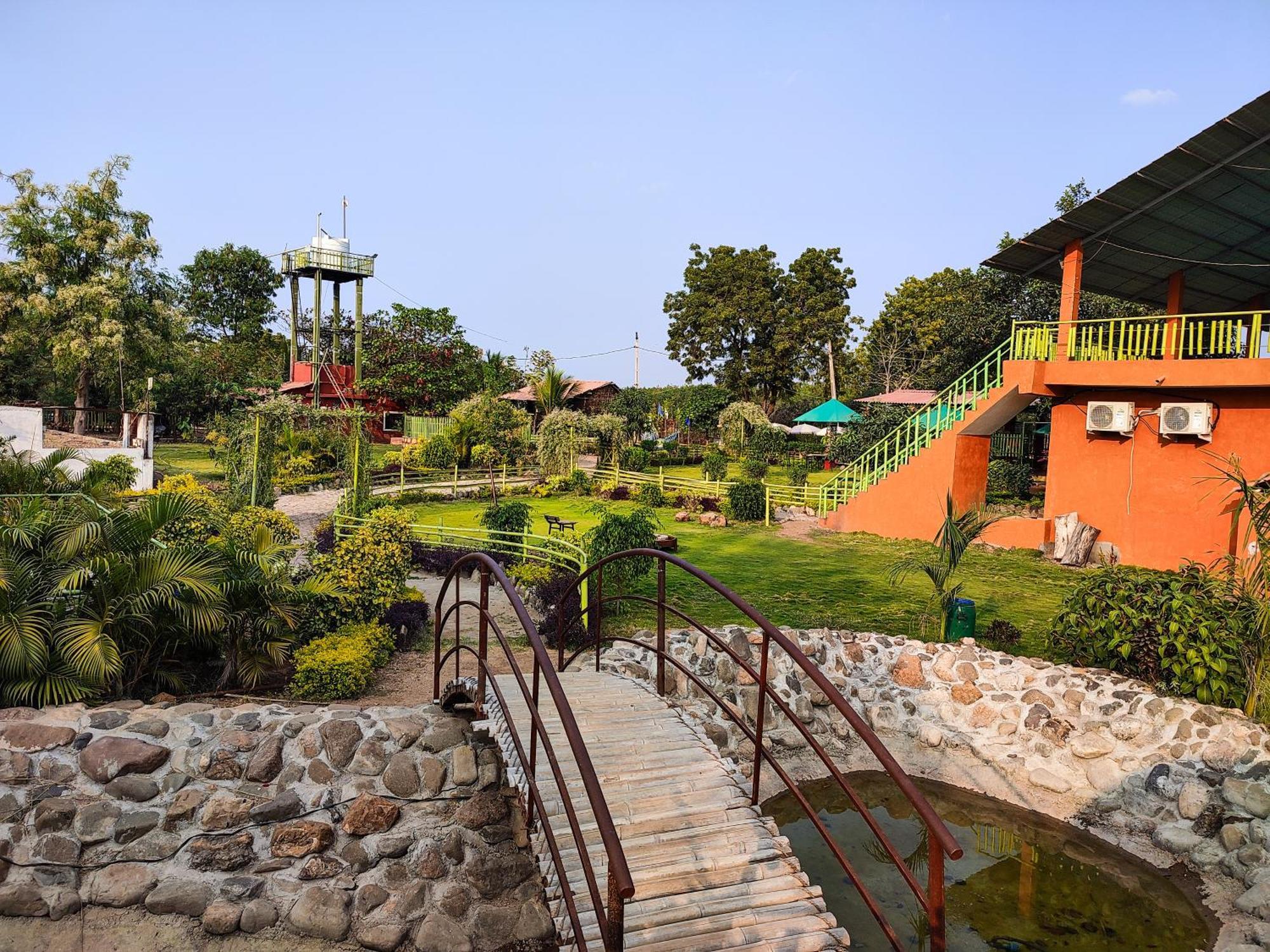 Van Vagdo Resort Rajpipla Buitenkant foto