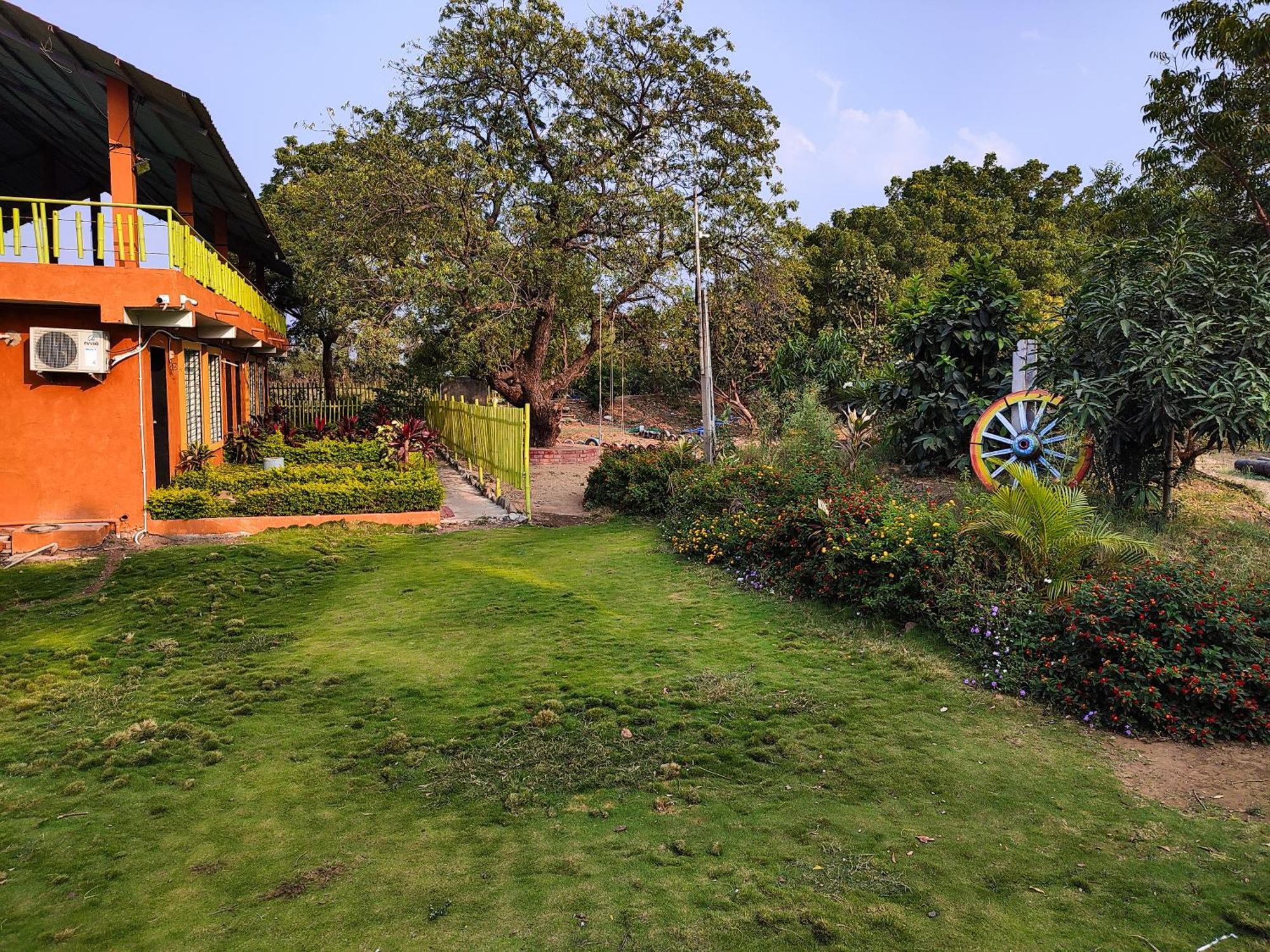 Van Vagdo Resort Rajpipla Buitenkant foto