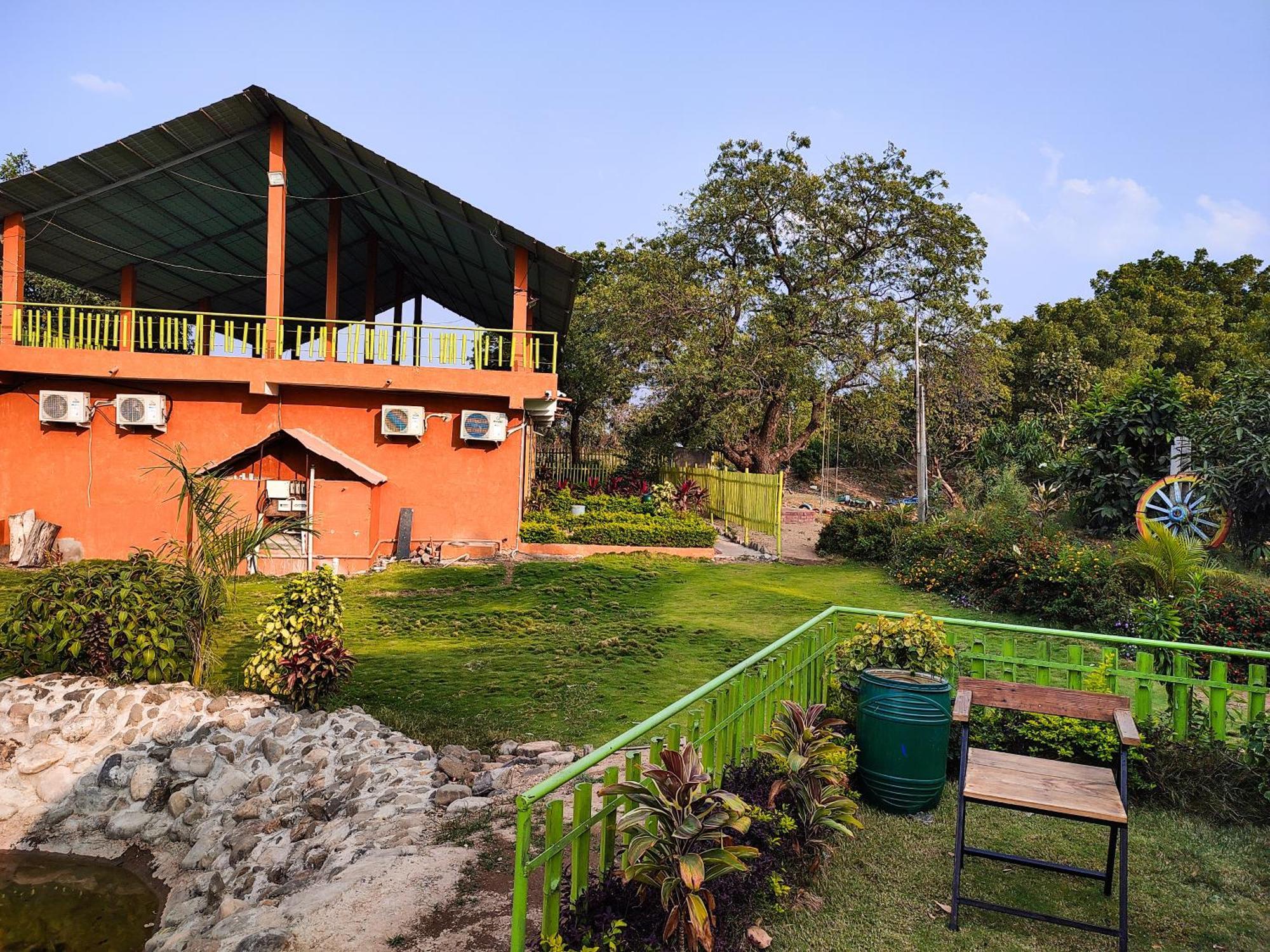 Van Vagdo Resort Rajpipla Buitenkant foto